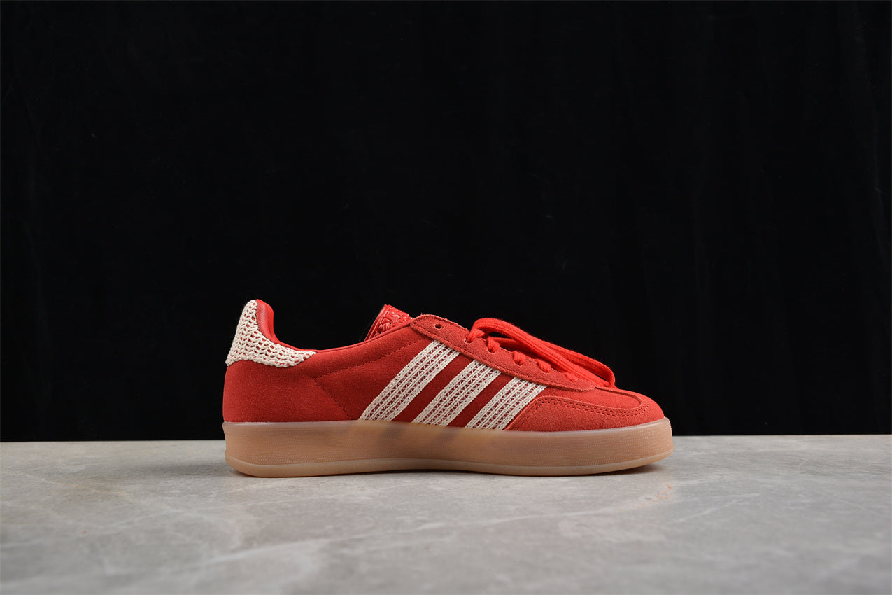 Gazelle vermelho e bege