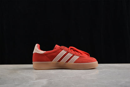 Gazelle vermelho e bege