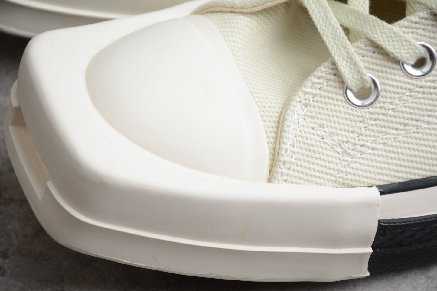 Chuck 70 Plus HI branco e preto