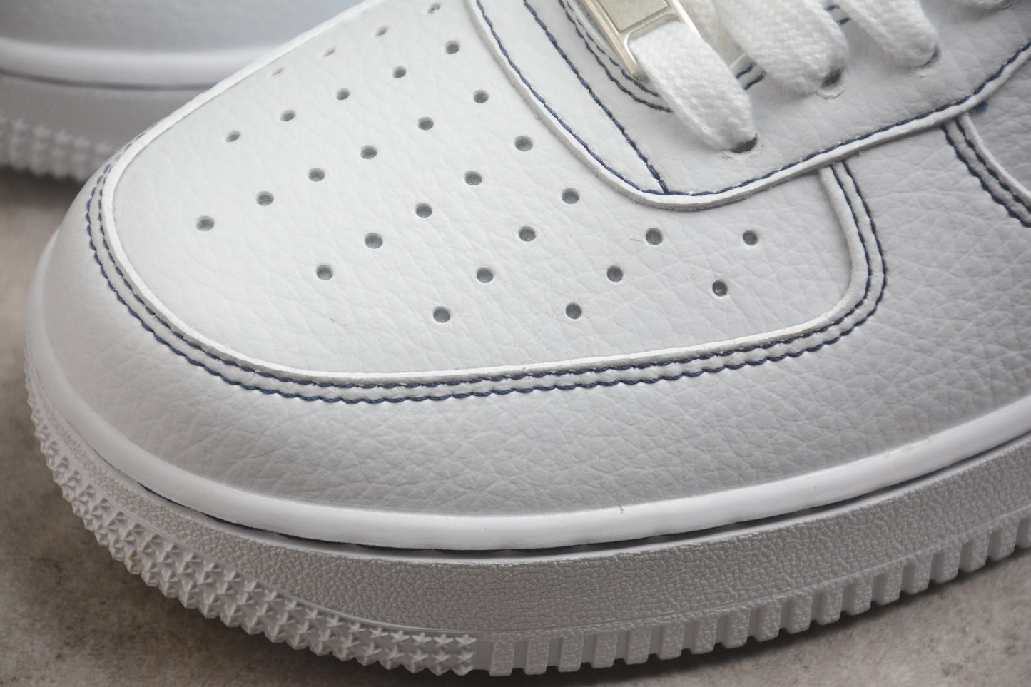 Air Force 1 low branco e azul