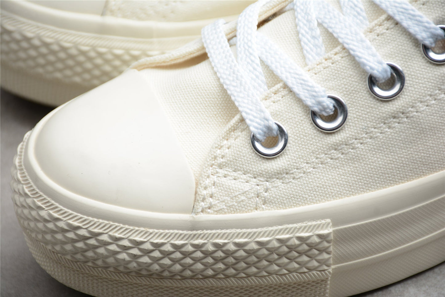 Chuck Taylor All Star Rainbow Plataforma Low branco e creme