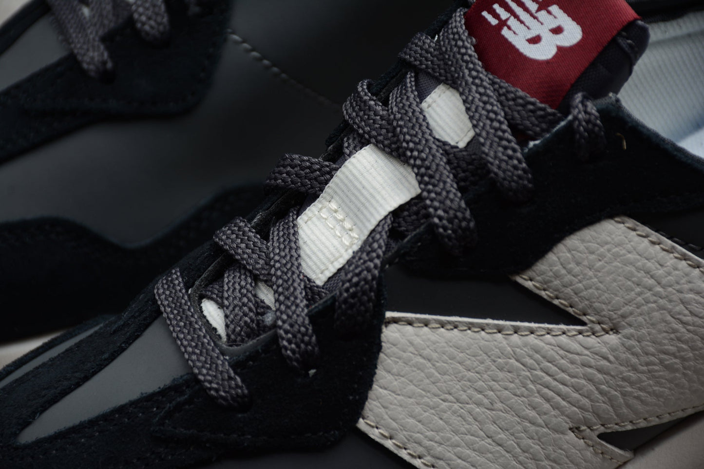 NB 327 preto e branco-off