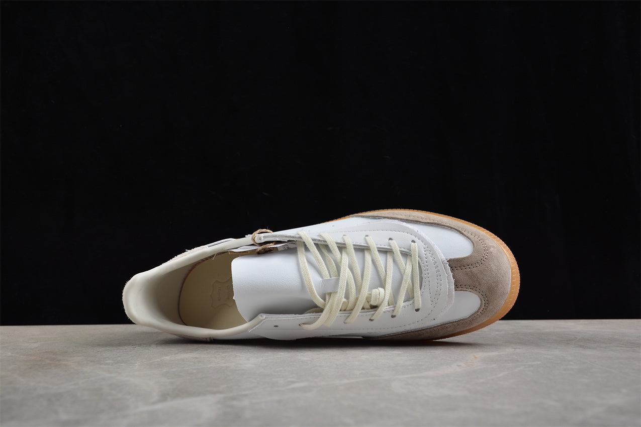 INVINCIBLE x Handball Spezial branco e bege-claro
