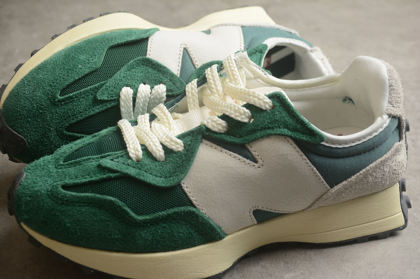 NB 327 verde e branco