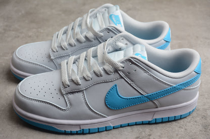 Dunk Low branco e azul celeste