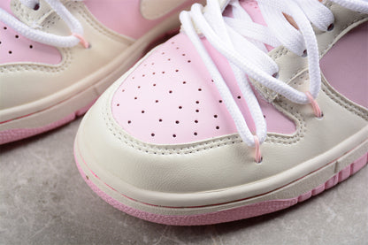 Dunk Low branco e rosa pastel