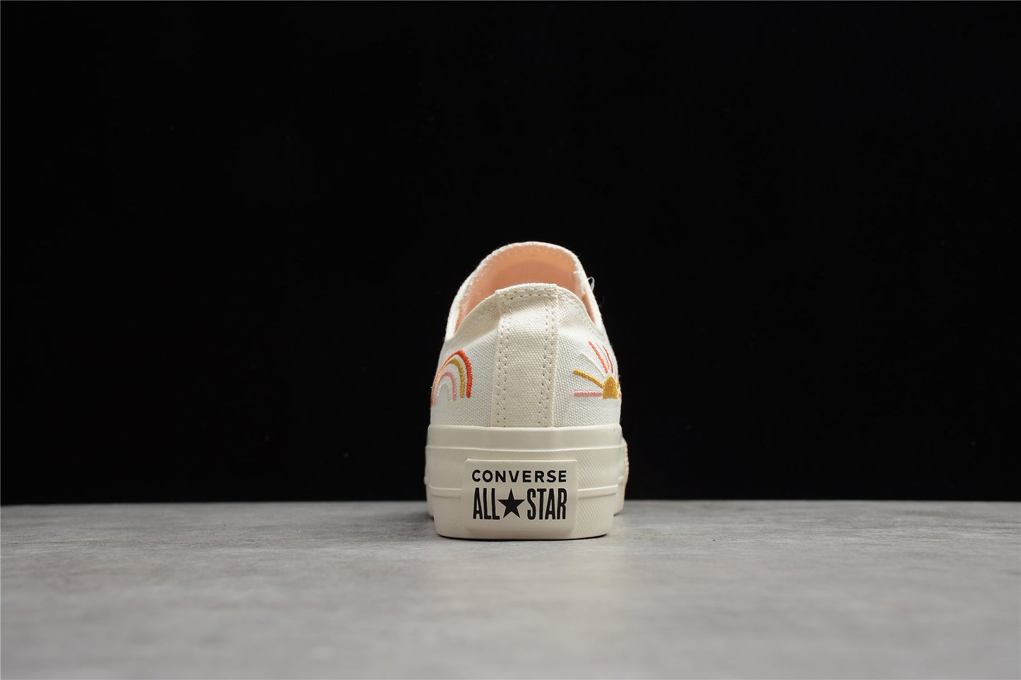 Chuck Taylor All Star Rainbow Plataforma Low branco e creme