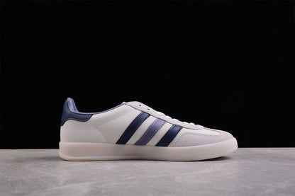 Gazelle branco e azul-marinho