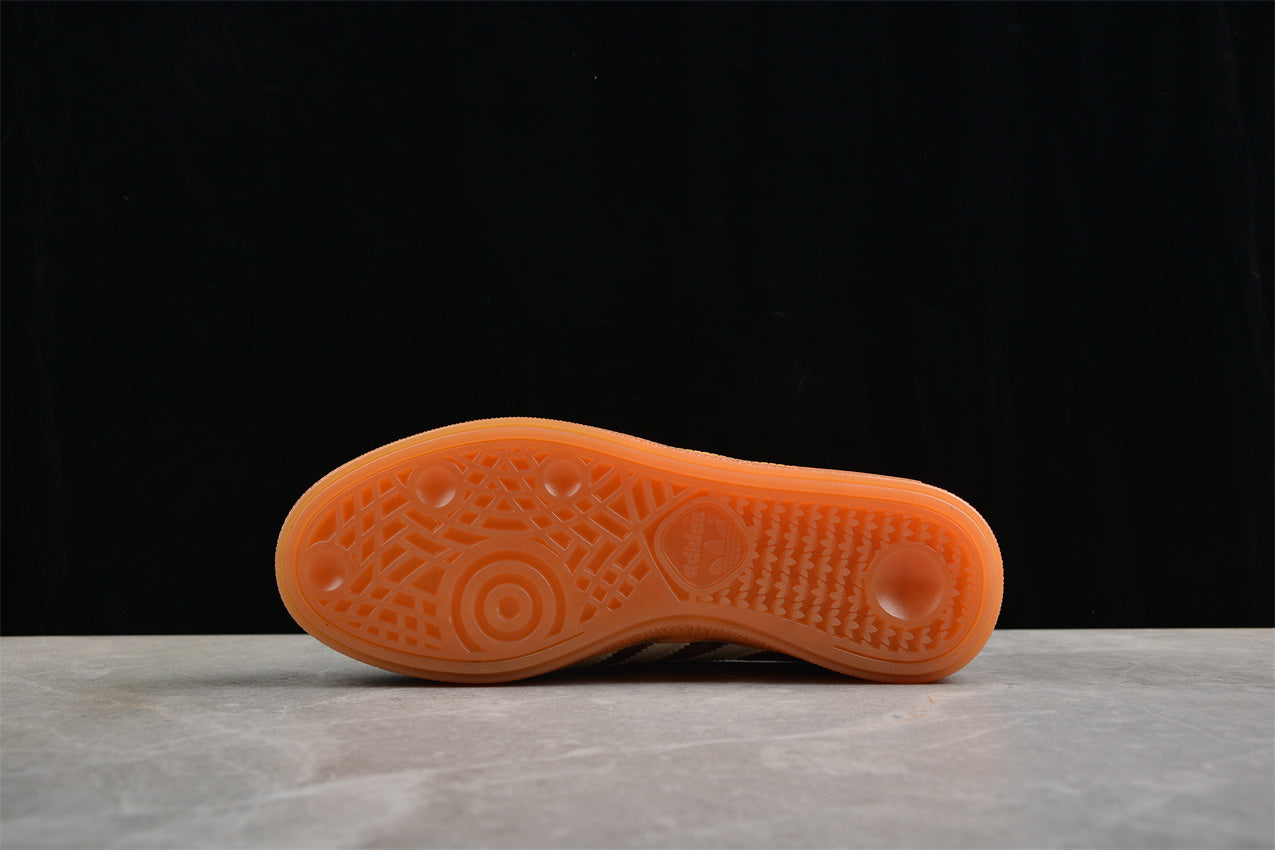 Sporty & Rich marrom e branco