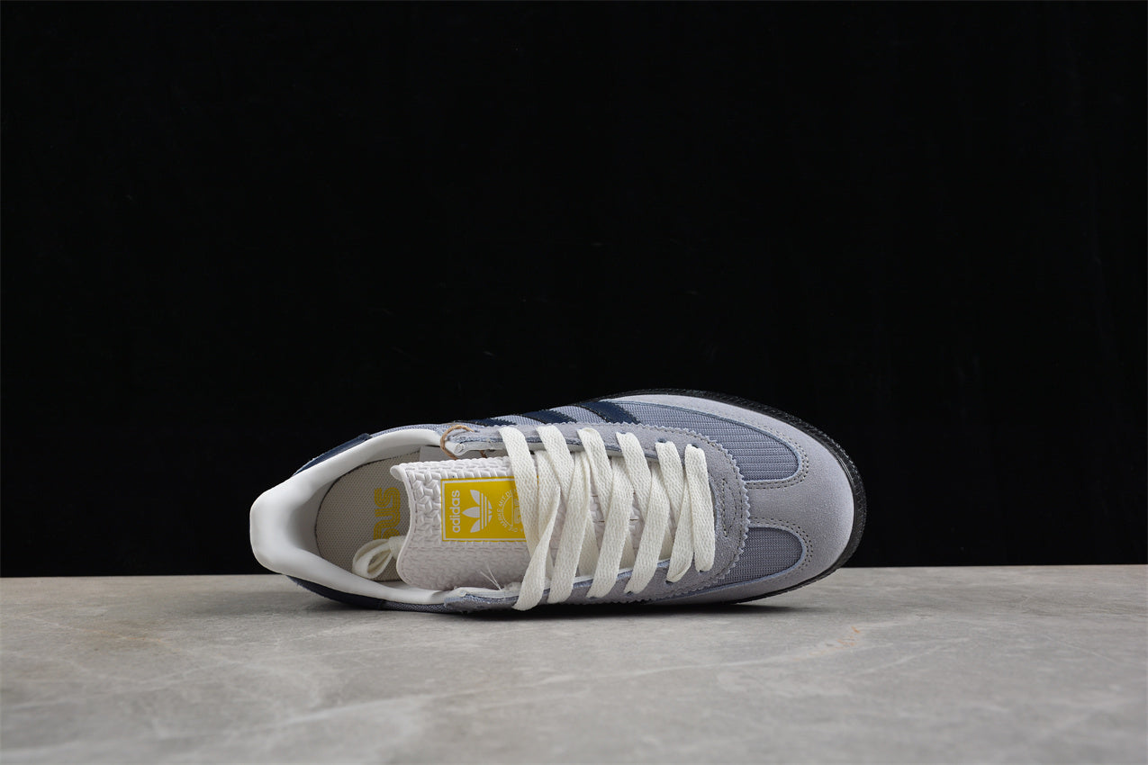 SNS GT II cinza médio e azul-marinho