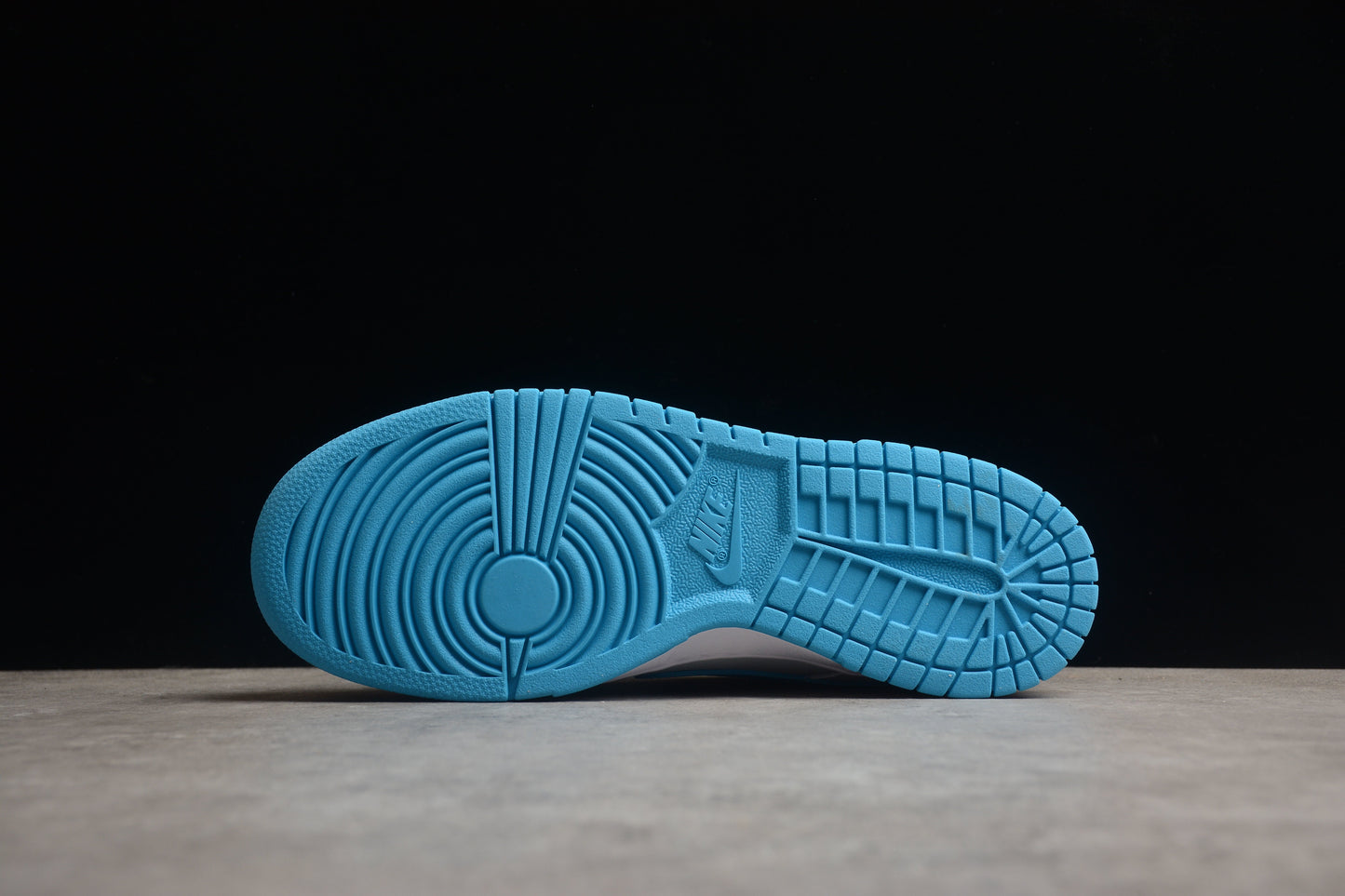 Dunk Low branco e azul celeste