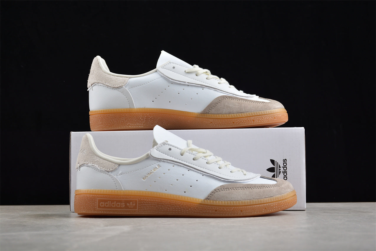 INVINCIBLE x Handball Spezial branco e bege-claro