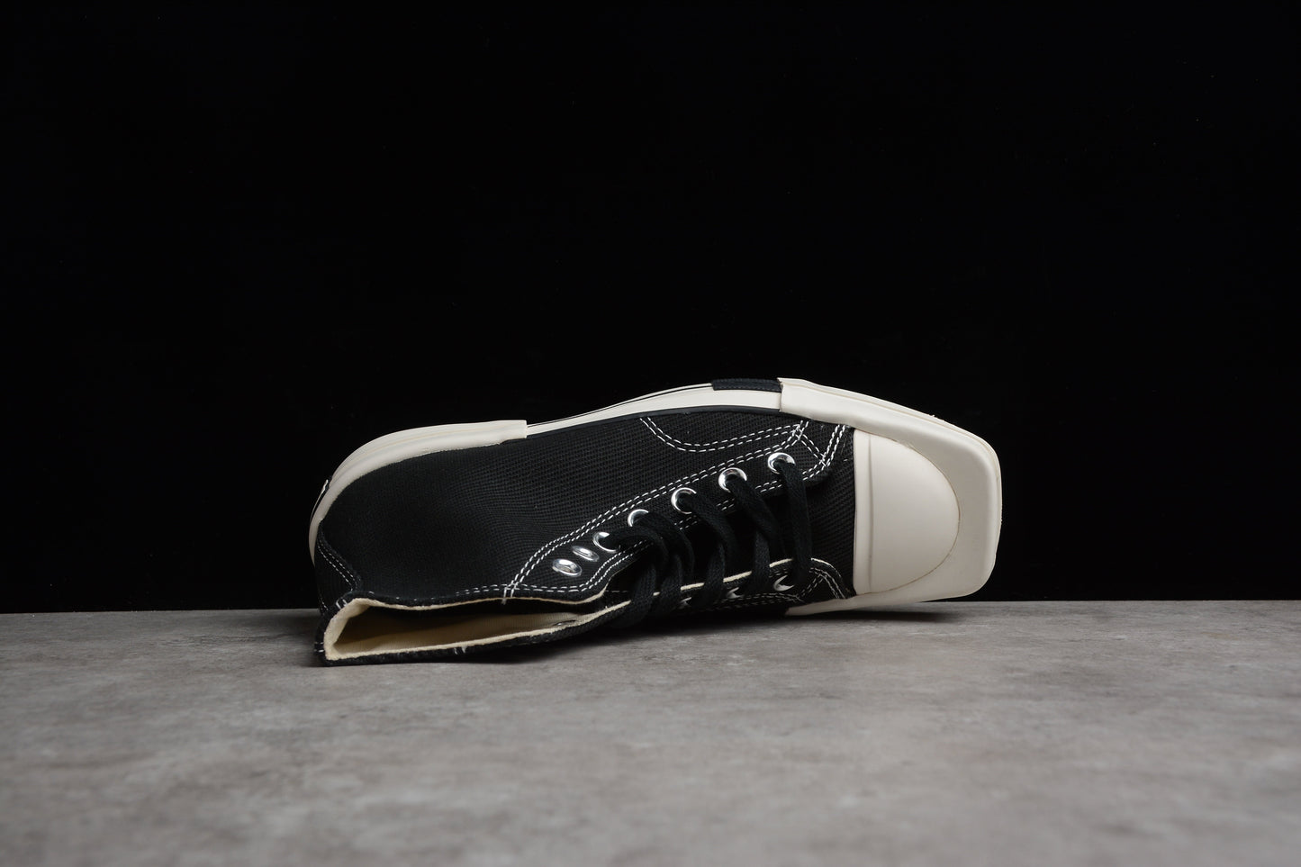 Chuck 70 Plus HI preto e branco