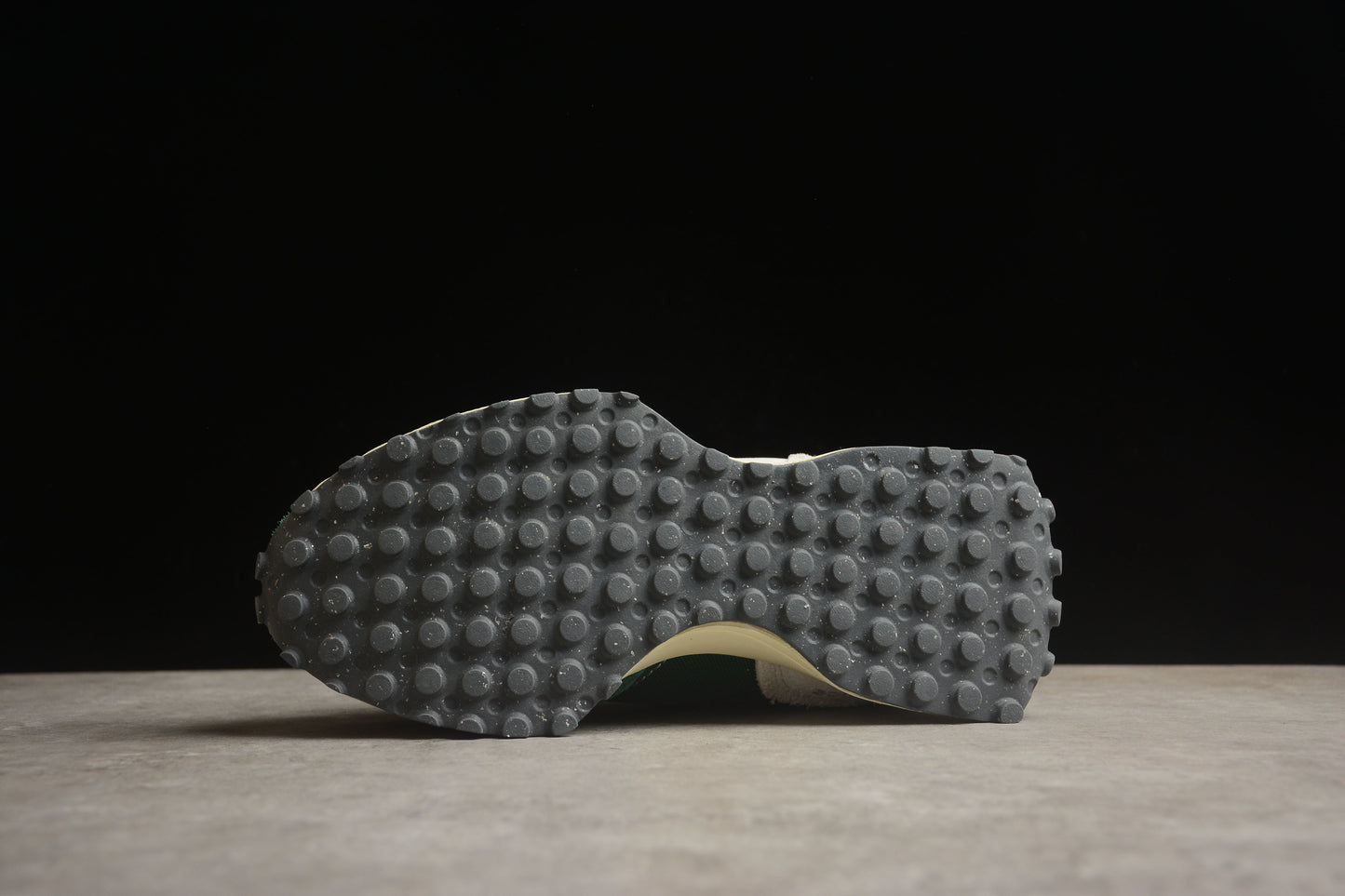 NB 327 verde e branco