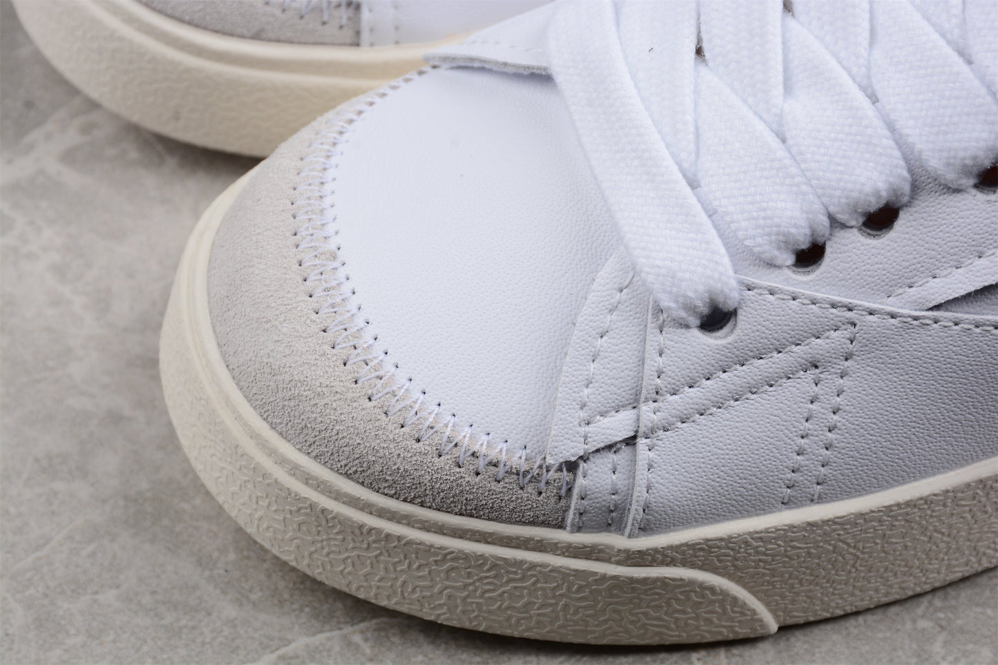 Blazer Low ’77 branco e laranja