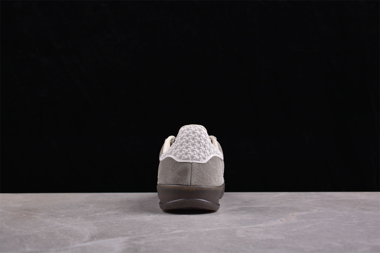 Gazelle cinza e branco