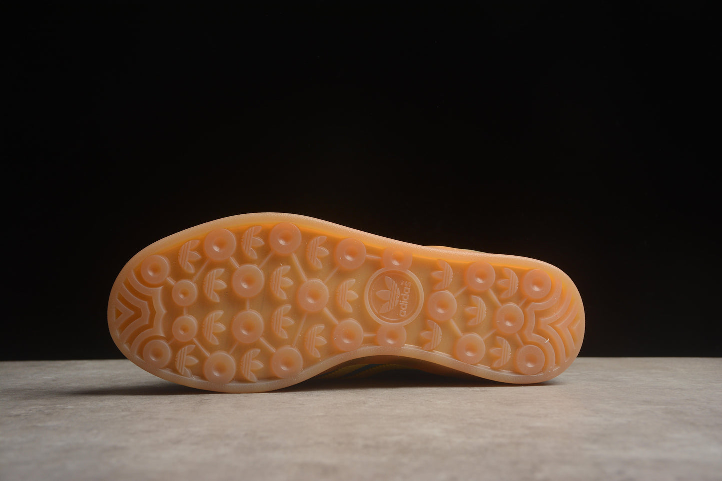 Gazelle azul-celeste e amarelo