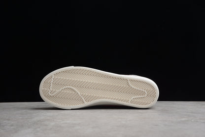 Blazer Low ’77 branco, dourado e vermelho