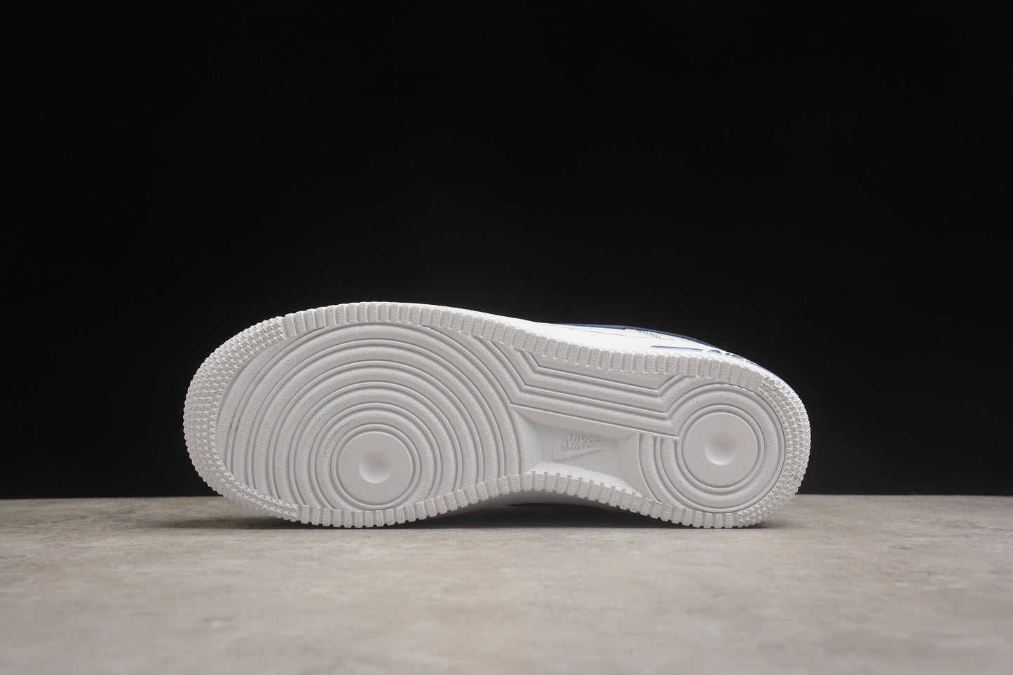 Air Force 1 low branco e azul