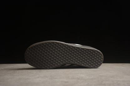 Gazelle preto e branco