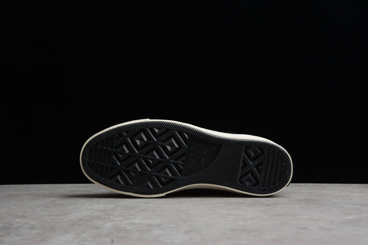 Chuck 70 HI Sherpa preto, branco e egret