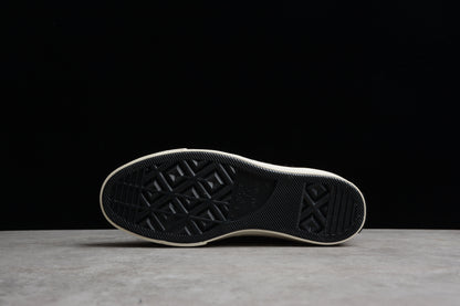 Chuck 70 HI Sherpa preto, branco e egret