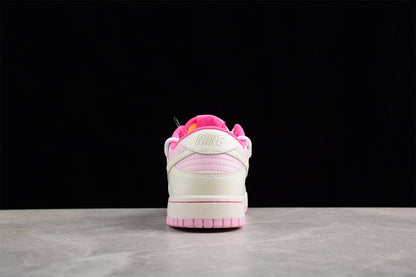 Dunk Low branco e rosa pastel