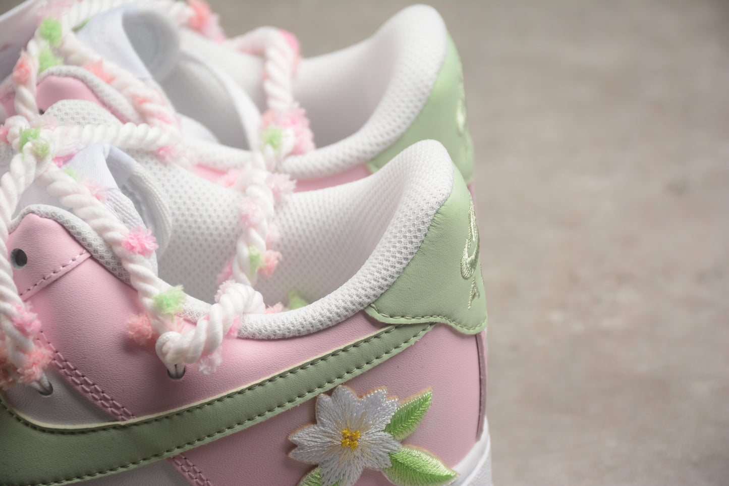 Air Force 1 Low “Cherry Blossom” rosa e verde-claro