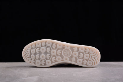 Gazelle branco e azul-marinho