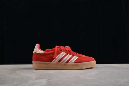 Gazelle vermelho e bege