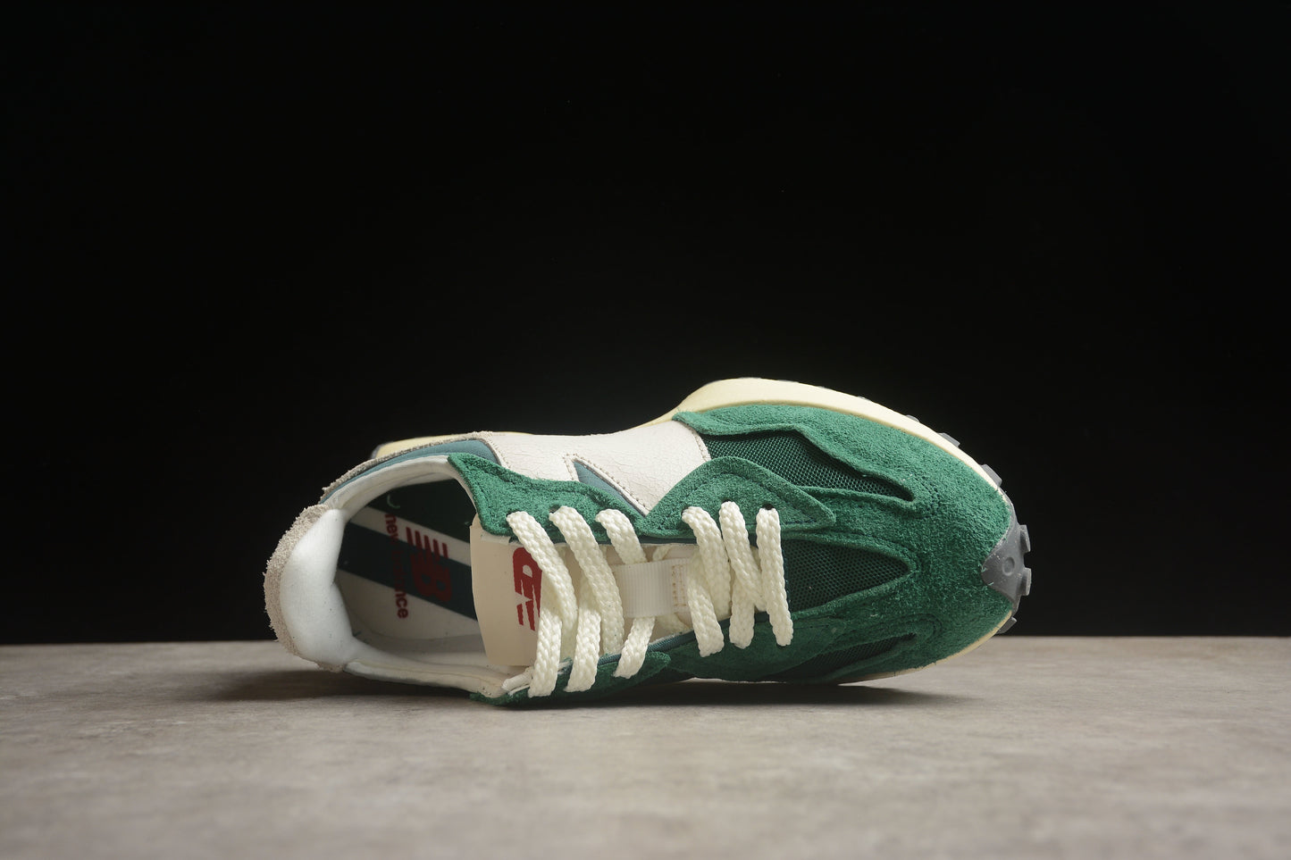 NB 327 verde e branco