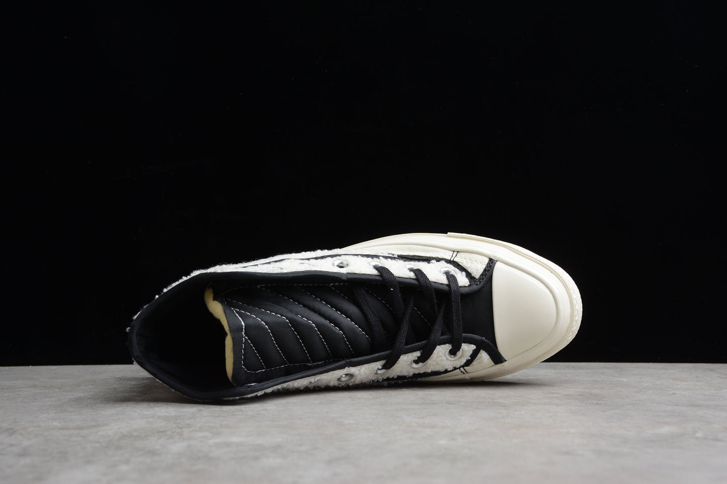 Chuck 70 HI Sherpa branco, preto e egret