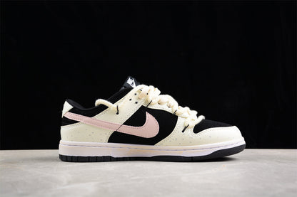 Dunk Low branco osso, preto e rosa