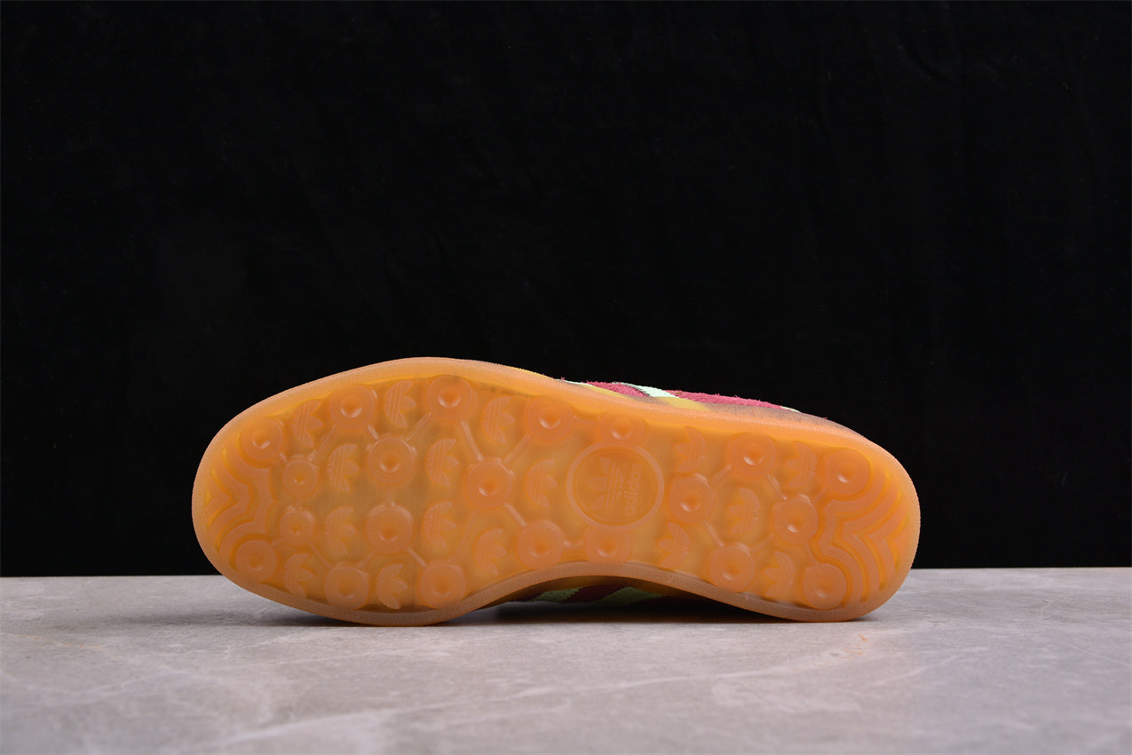 Gazelle bordô e verde-menta