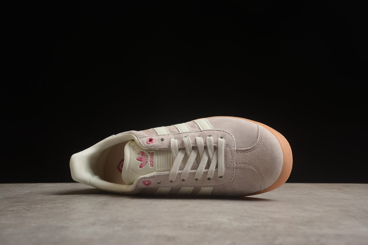 Gazelle cinza, branco e rosa