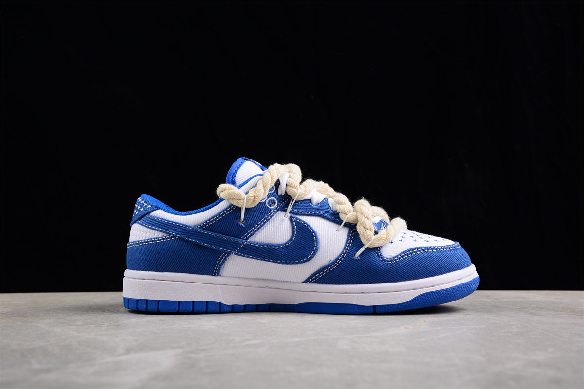 Dunk Low SB azul e branco