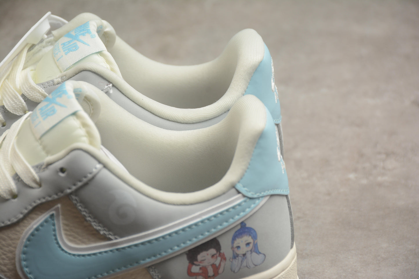 Air Force 1 Low “Nezha” bege e azul-celeste