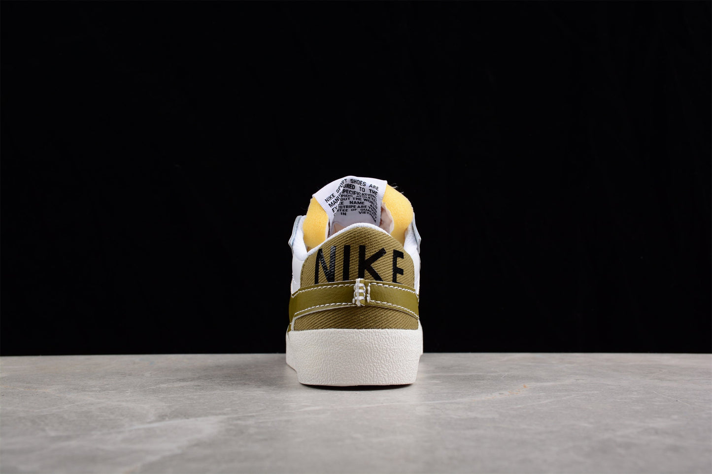 Blazer Low ’77 branco e dourado