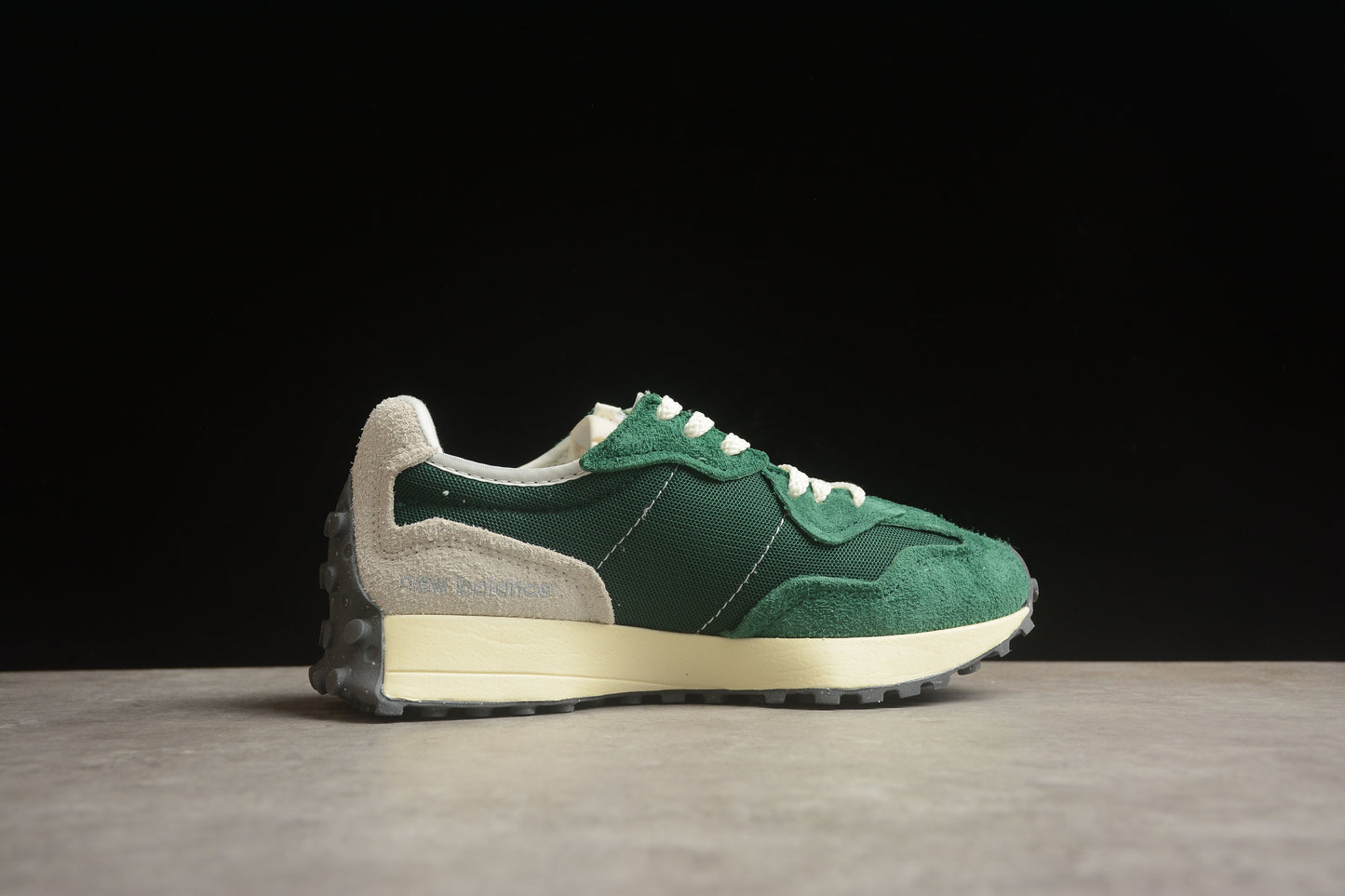 NB 327 verde e branco