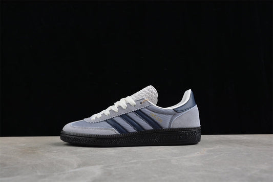 SNS GT II cinza médio e azul-marinho