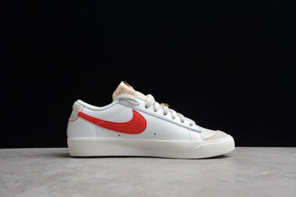 Blazer Low ’77 branco, dourado e vermelho