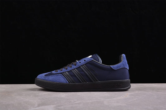 Gazelle azul-marinho e jeans
