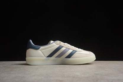 Gazelle branco-osso e azul-marinho