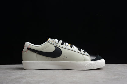 Blazer Low ’77 PRM “Swoosh 50th Anniversary” preto, bege e dourado