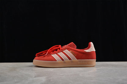 Gazelle vermelho e bege
