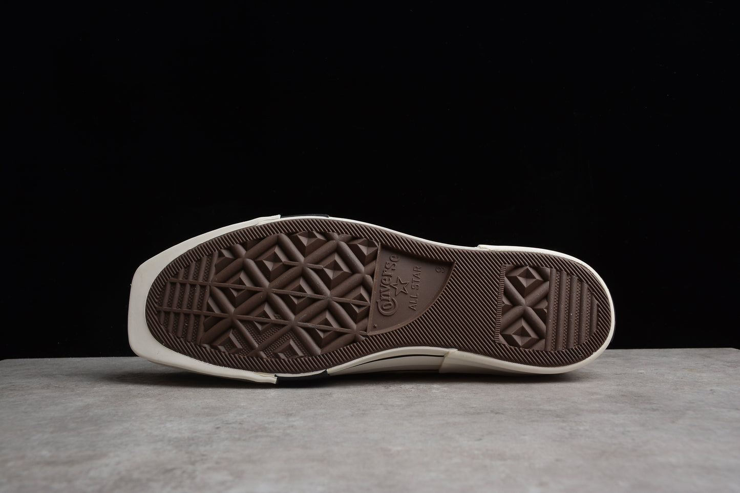 Chuck 70 Plus HI branco e preto