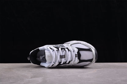 NB 530 branco e preto