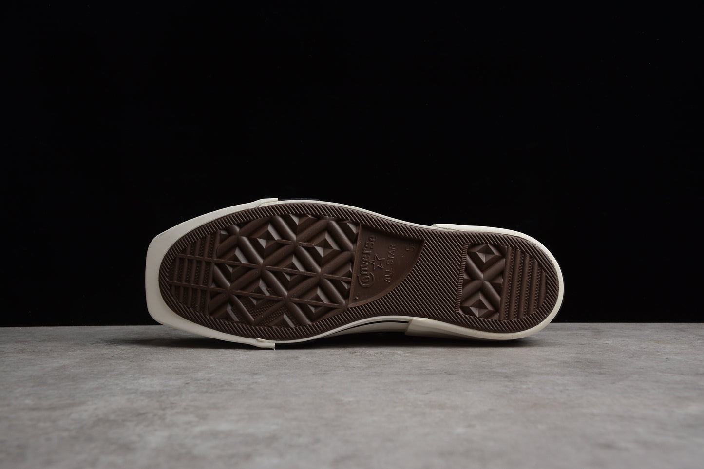 Chuck 70 Plus HI preto e branco