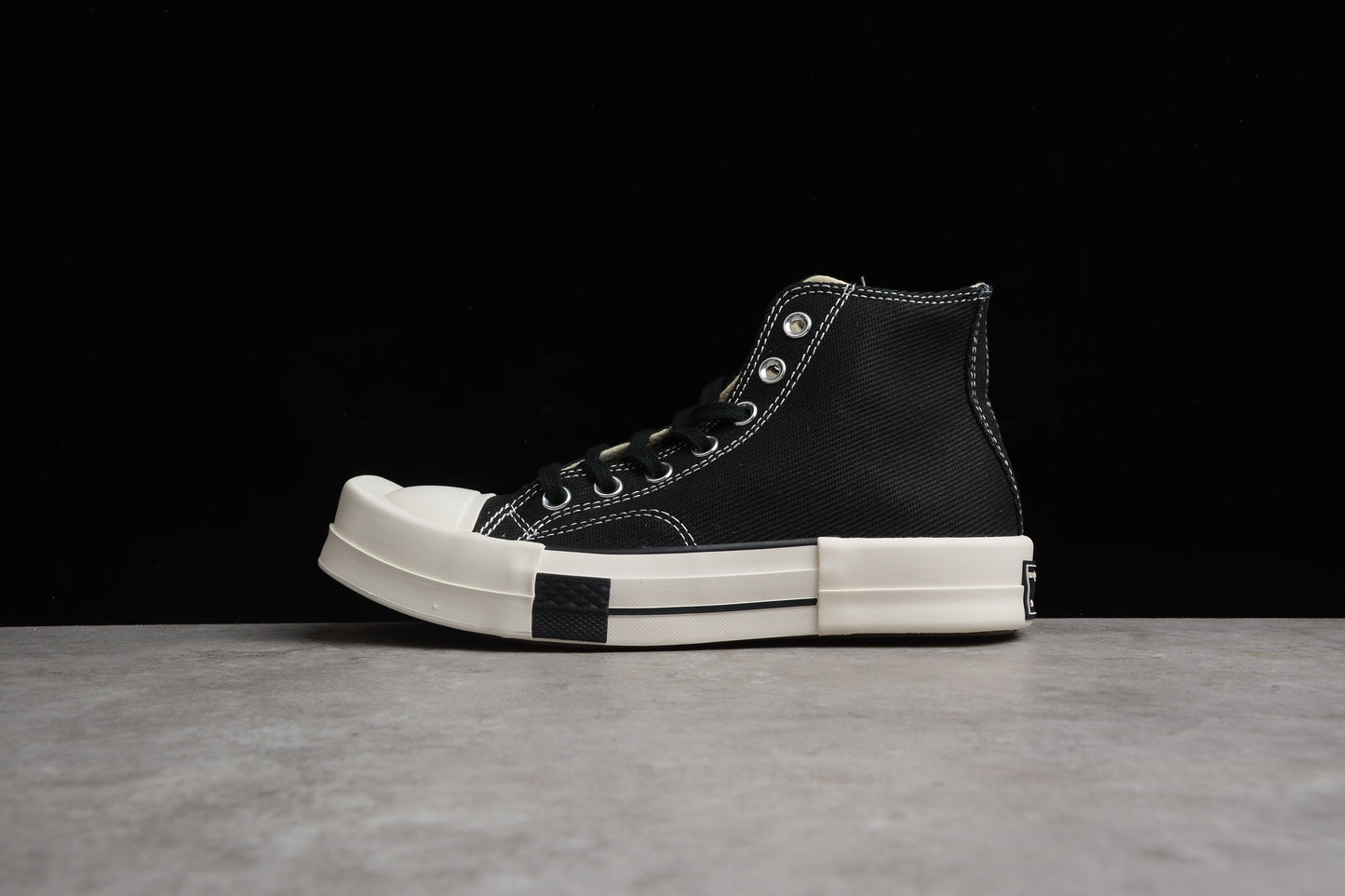 Chuck 70 Plus HI preto e branco
