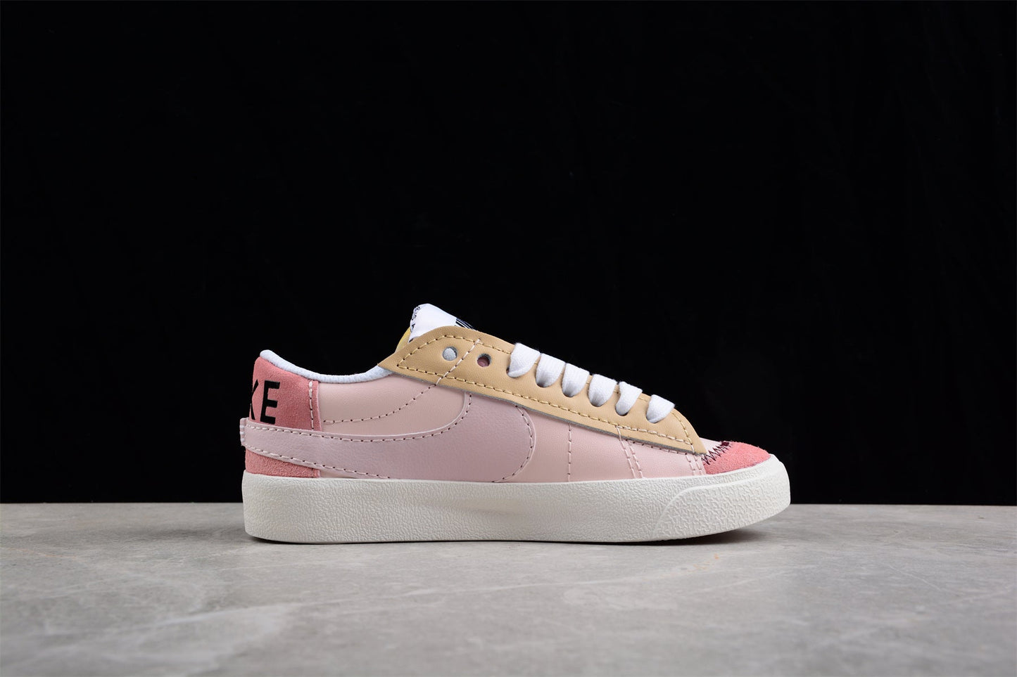 Blazer Low ’77 rosa, bege e branco